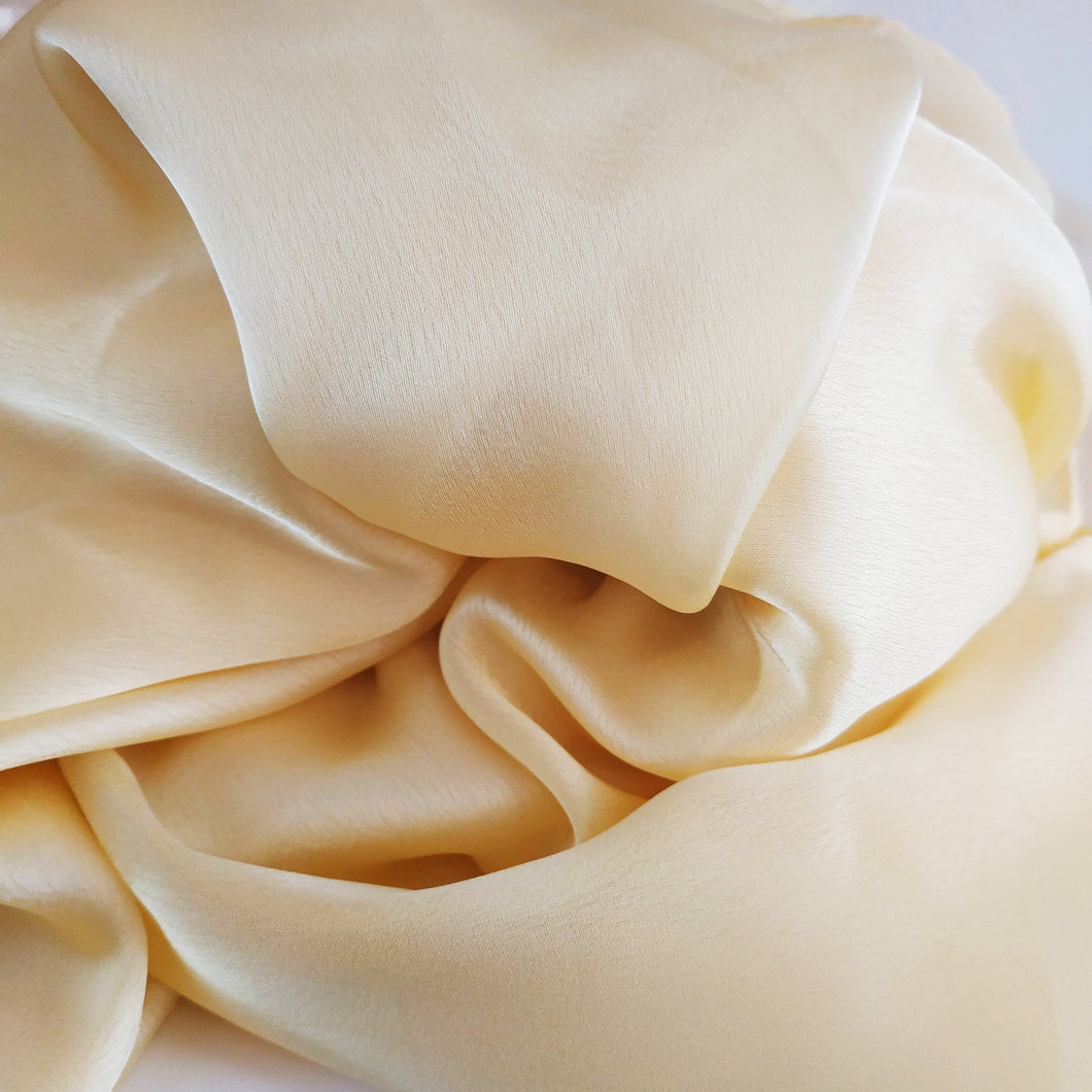 Chal foulard amarillo pastel