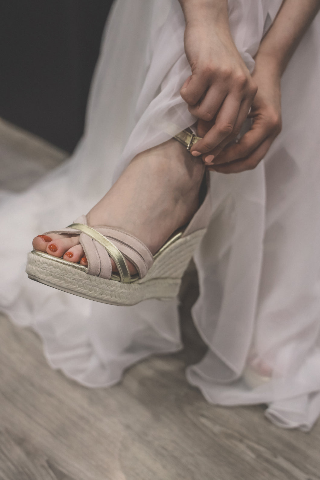 Zapatos esparto rosas y dorados