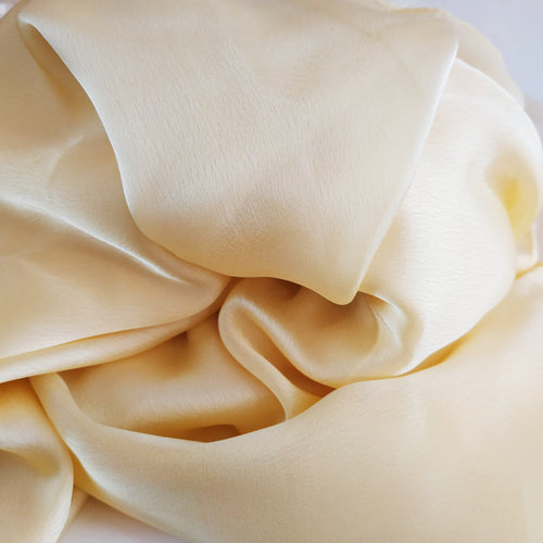 Chal foulard amarillo pastel