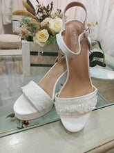 Zapatos de tacón de novia con encaje